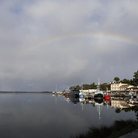 Bushman's Strahan Aparthotel Bagian luar foto