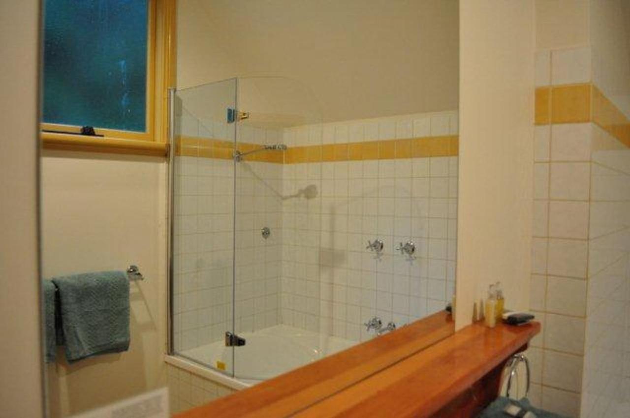 Bushman's Strahan Aparthotel Bagian luar foto