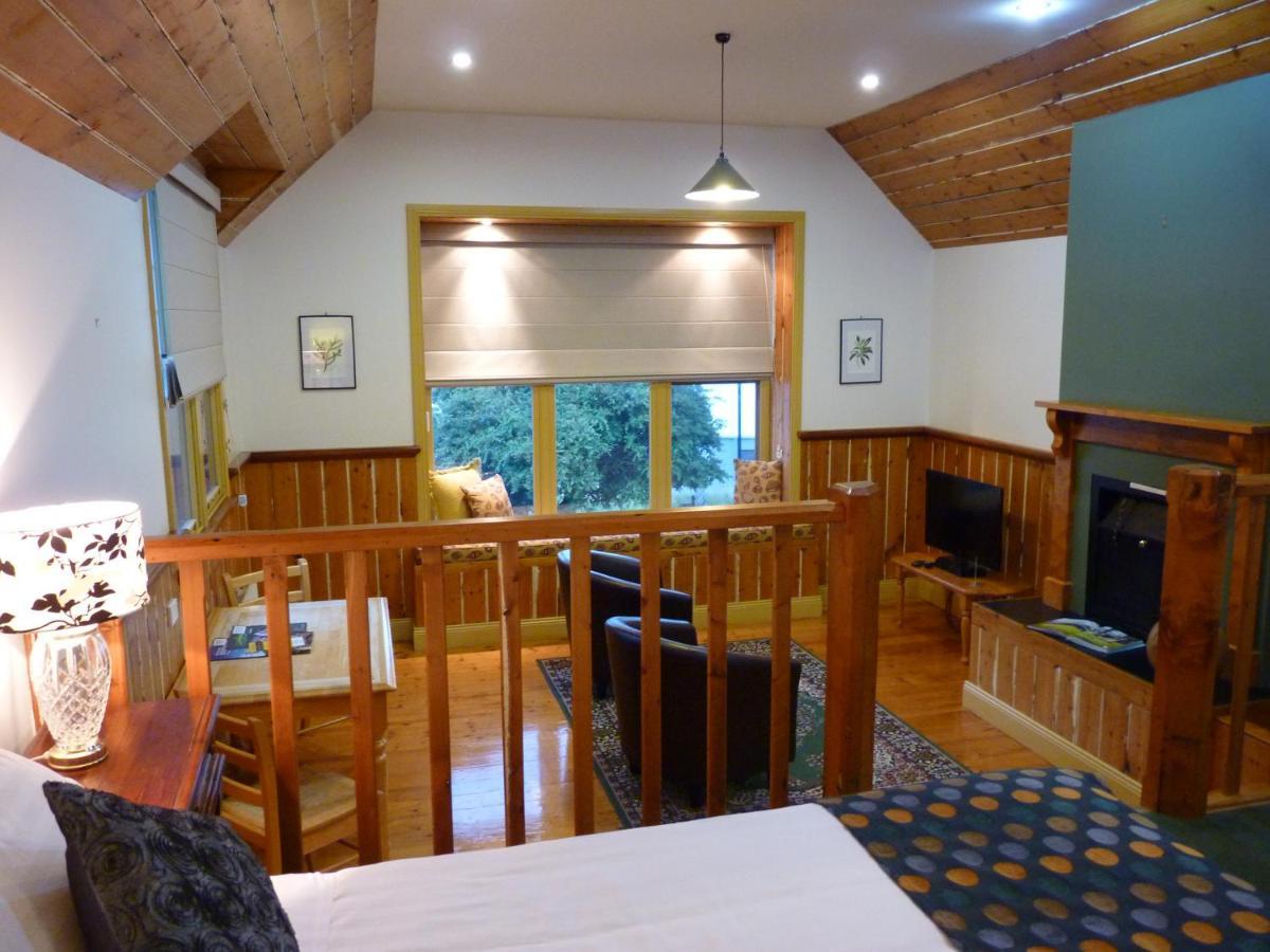 Bushman's Strahan Aparthotel Bagian luar foto