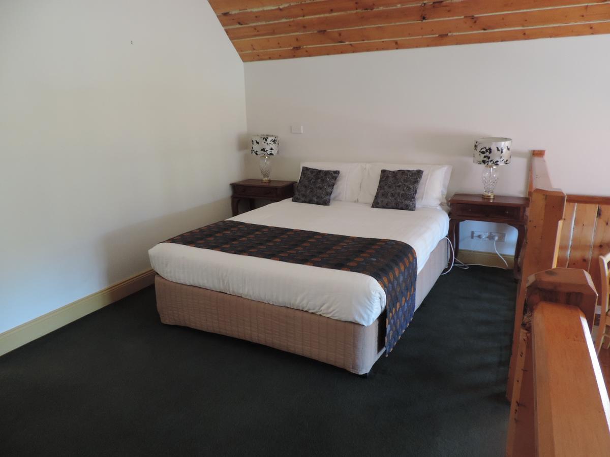 Bushman's Strahan Aparthotel Bagian luar foto