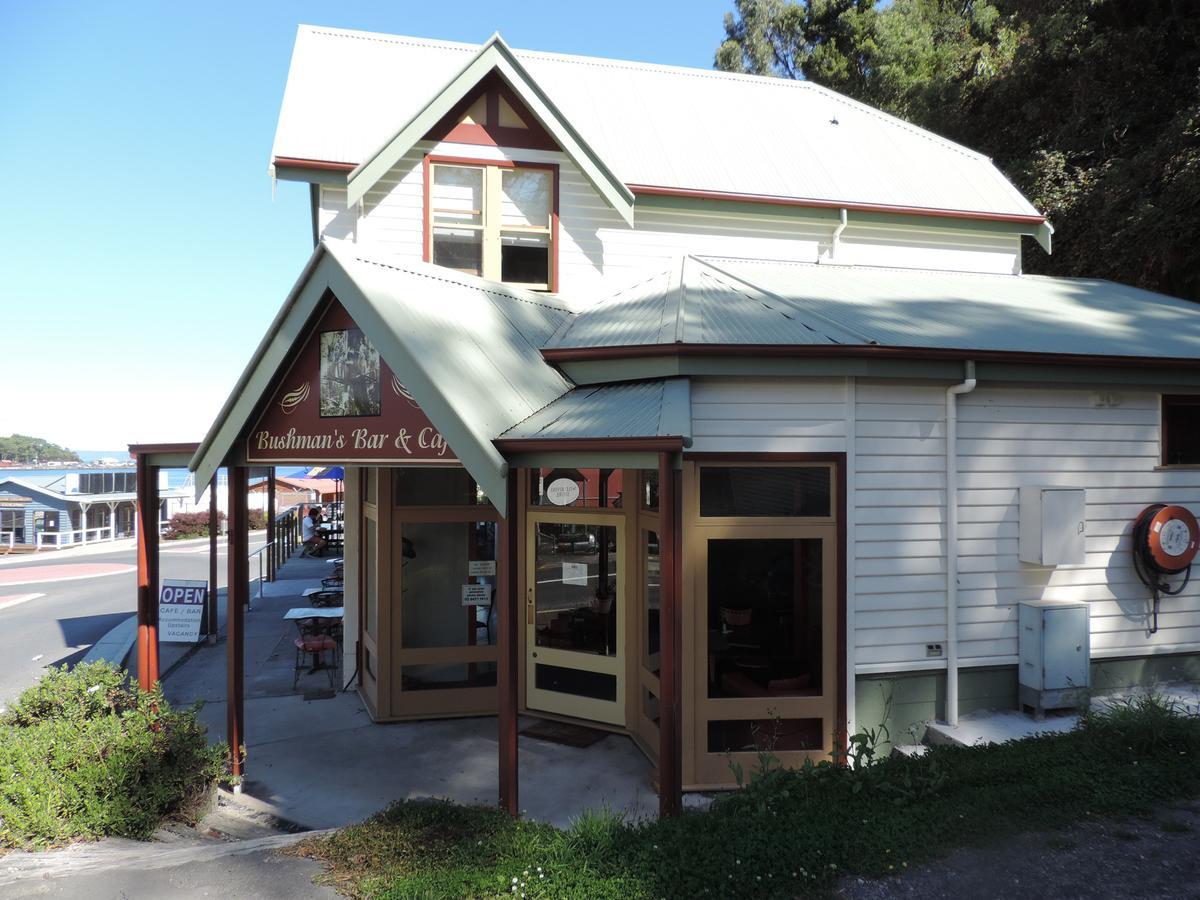 Bushman's Strahan Aparthotel Bagian luar foto
