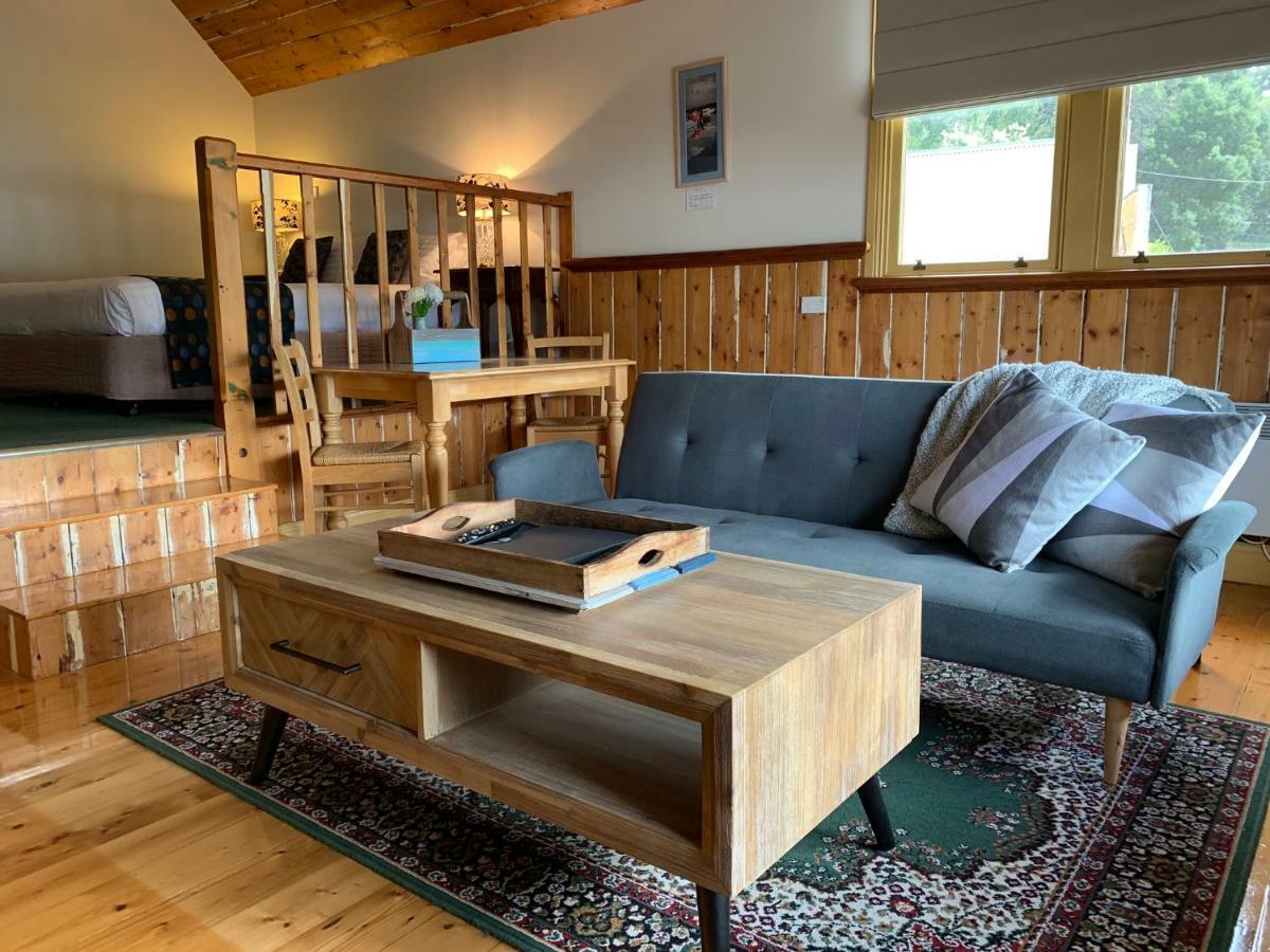 Bushman's Strahan Aparthotel Bagian luar foto